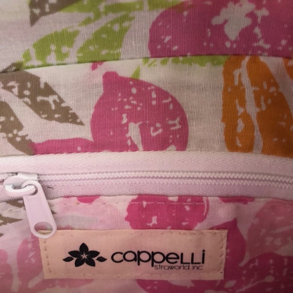 Straw Purse w/ flower design - Picture 2 of 2